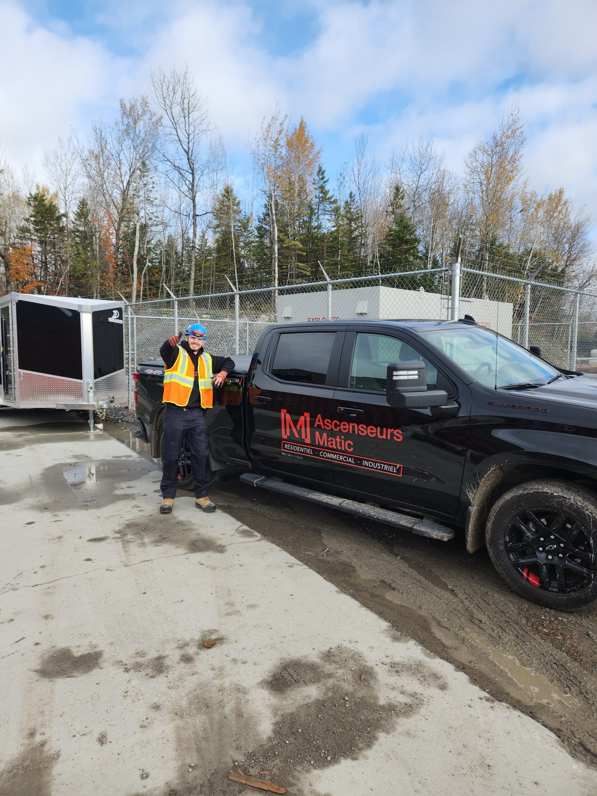 Camion et technicien Ascenseurs Matic - entreprise d'ascenseurs à Montréal et Rive-Sud